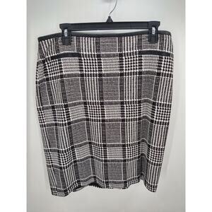 Talbots Petites Pencil Skirt Size 12P Knee Length Black and White Geometric